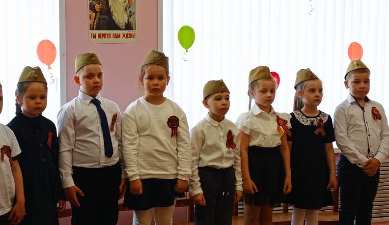 Педагоги и воспитанники людиновского детсада встретились с ветераном-афганцем Александром Петровым