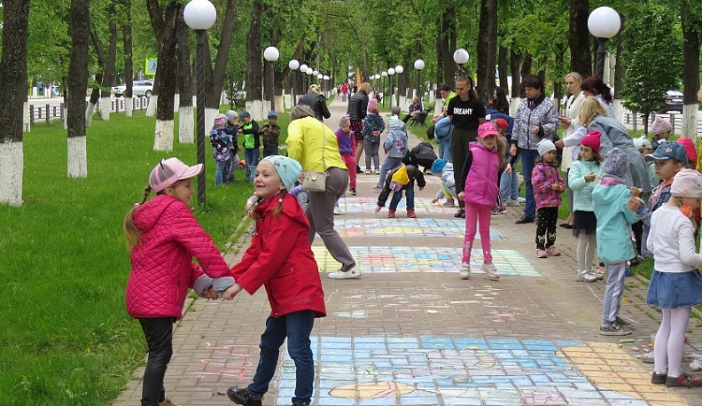 В Кирове прошёл городской конкурс рисунков на асфальте