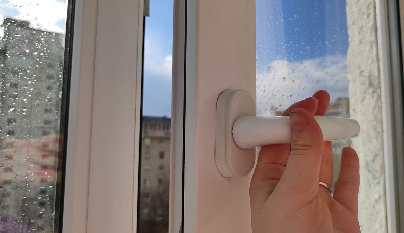 В Калуге 6-летний ребенок выпал из окна на седьмом этаже