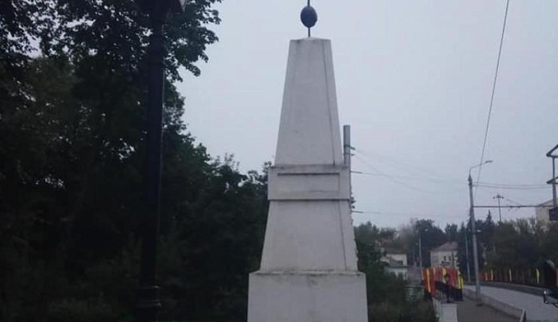 У каменного моста в Калуге вновь появился герб-флюгер