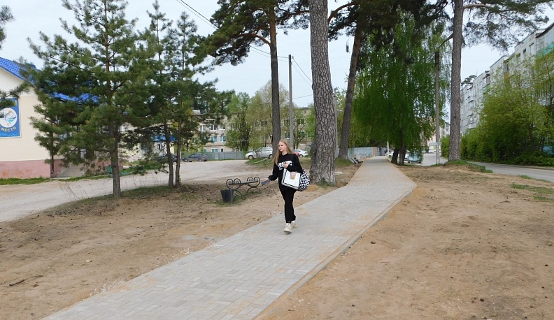 В Кондрове строят новые тротуары
