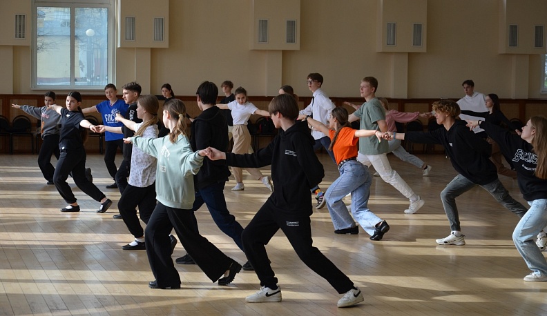 В Калуге волонтеры репетируют «Вальс Победы»