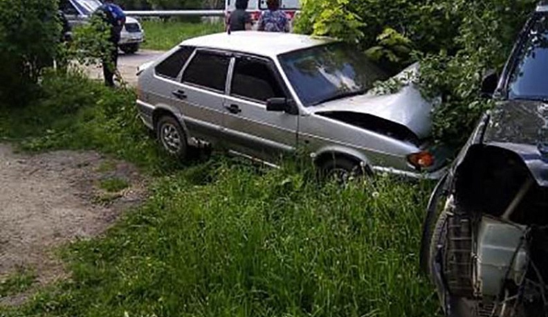 ВАЗ протаранил иномарку в Кондрове 