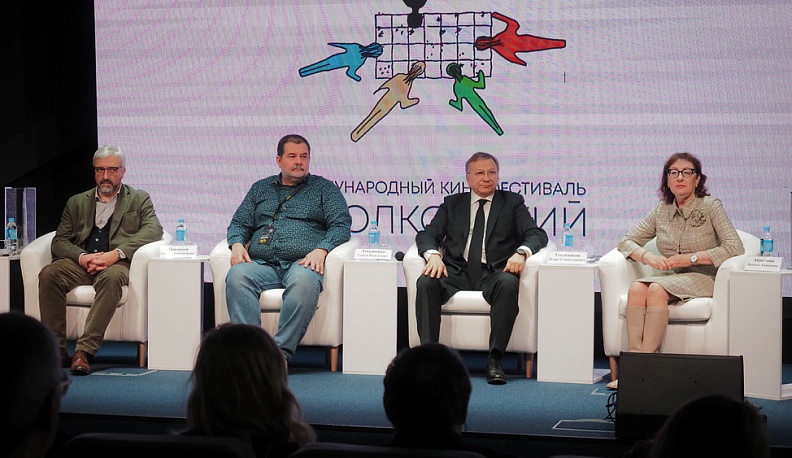 Писатель–фантаст Сергей Лукьяненко провёл в Калуге звёздный диктант