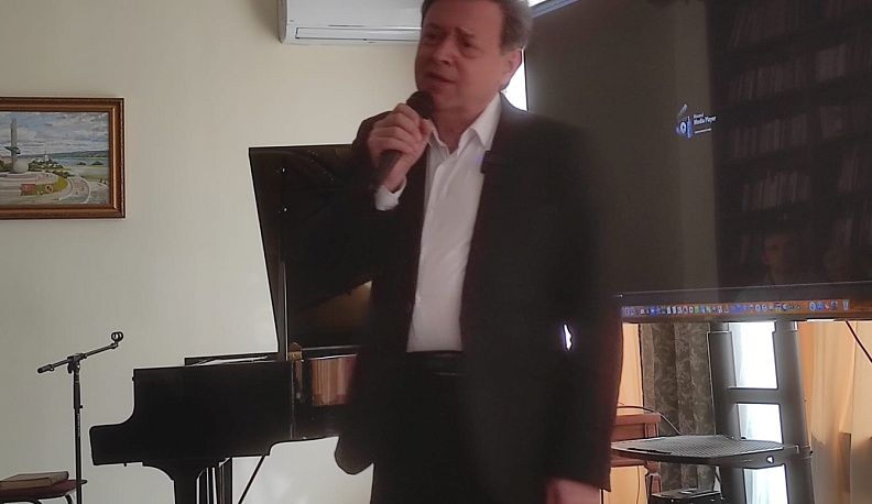 Музыкант и телеведущий Сергей Шустицкий провел творческую встречу в Калуге