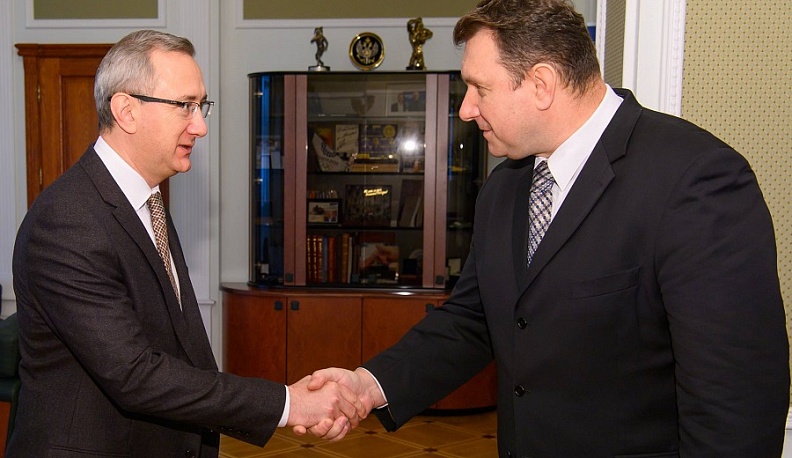 Владислав Шапша обсудил с региональным министром транспорта ситуацию на дорогах области