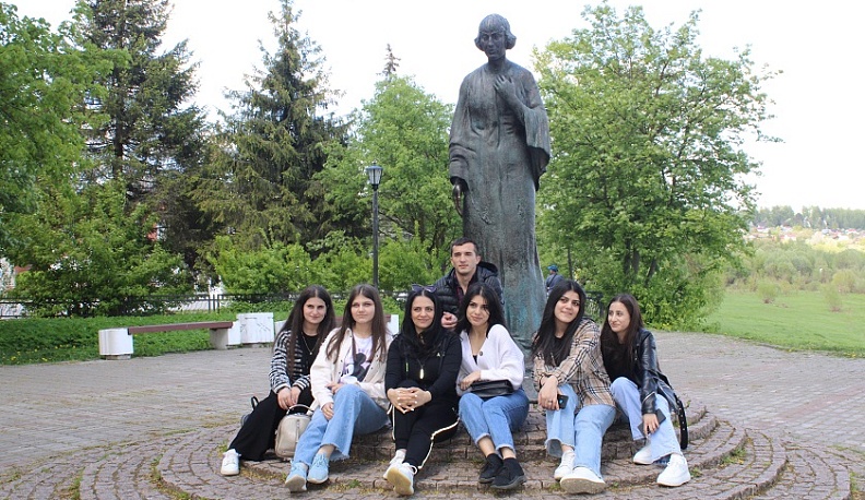 Представители калужской армянской автономии стали гостями весенней Тарусы