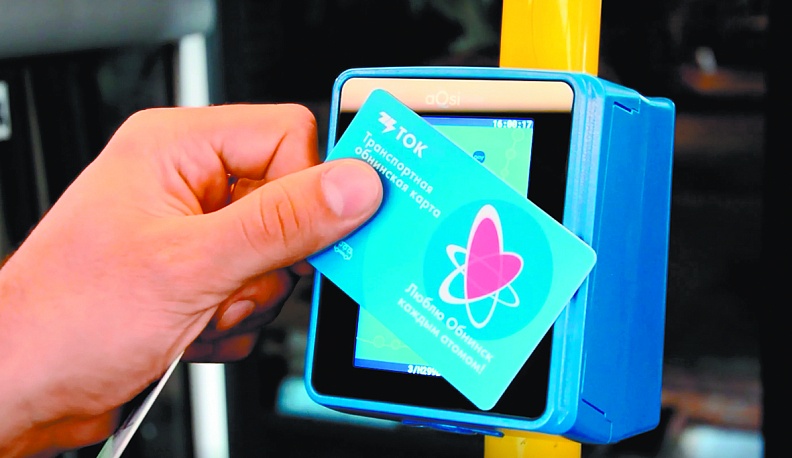 Все новые машины оснащаются дополнительным оборудованием. Это и бескондукторная оплата, и система оповещения остановок, и световые информаторы, и видеонаблюдение, и датчики пассажиропотока, и ТВ-экраны, и usb-розетки в салоне.