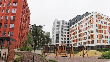 Дом стоит, свет горит