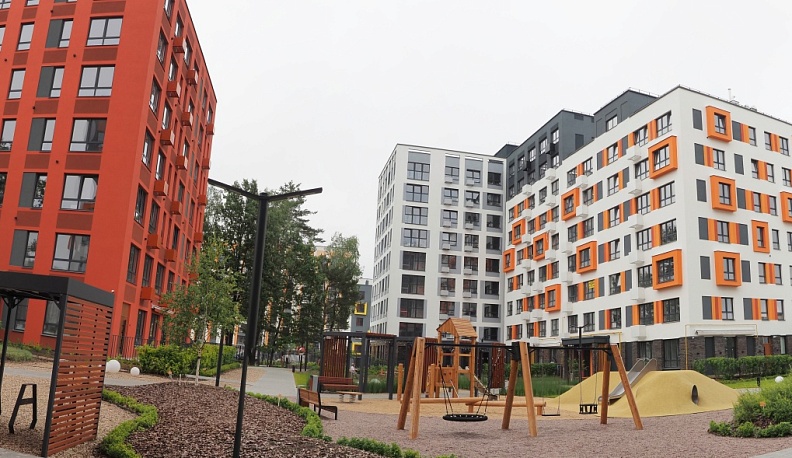 Дом стоит, свет горит