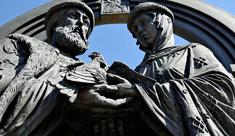 Анатолий Артамонов пожелал калужанам семейного счастья