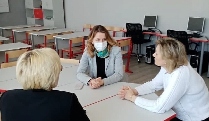 Ольга Коробова посетила аграрный класс в Детчино