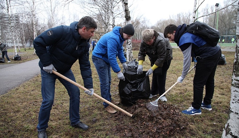 Калужане начали уборку на улицах