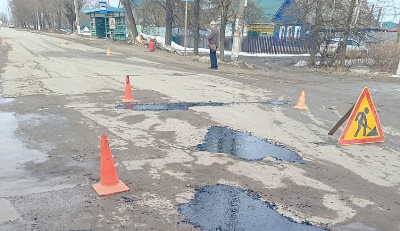 В Людинове начался весенний ремонт дорог