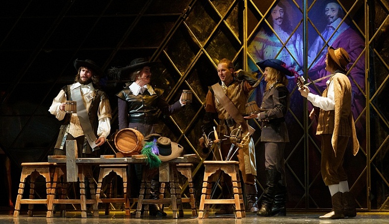 Королевское открытие театрального сезона