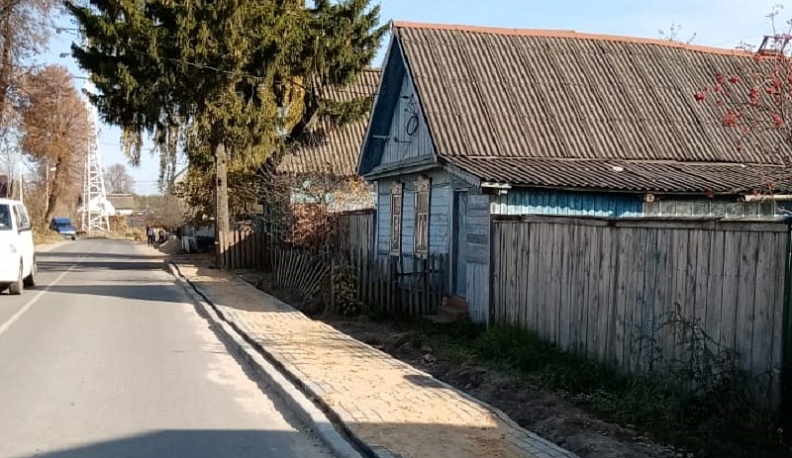 В Людинове строят тротуар по ул. Красноармейская