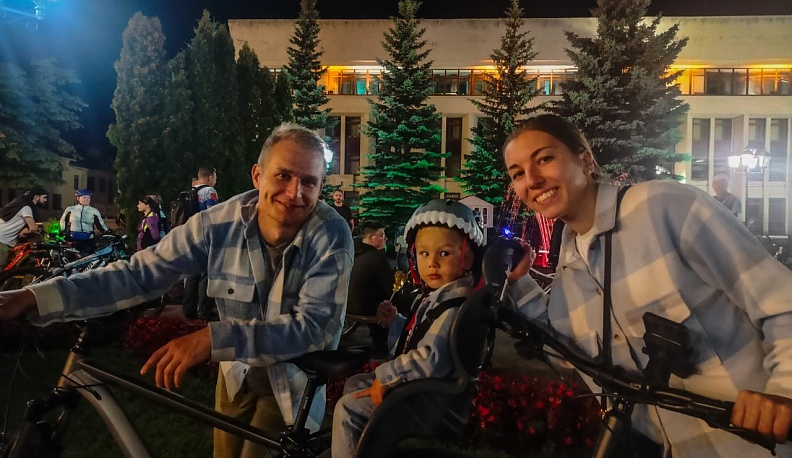 Велосипедисты проехали по улицам ночной Калуги