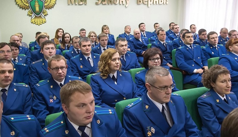 Владислав Шапша поздравил калужских прокуроров с профессиональным праздником