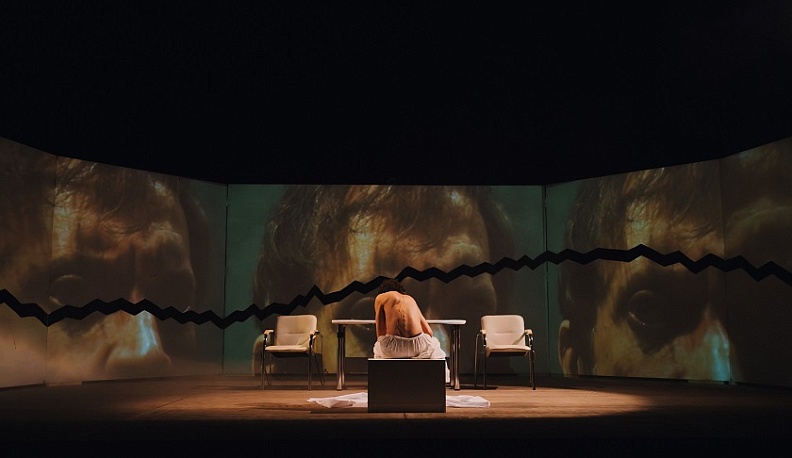 В калужском инновационном культурном центе прошла премьера спектакля «Иов. Материал»