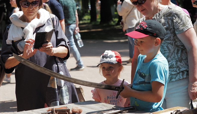 Центральный парк культуры и отдыха Калуги погрузился в Средние века