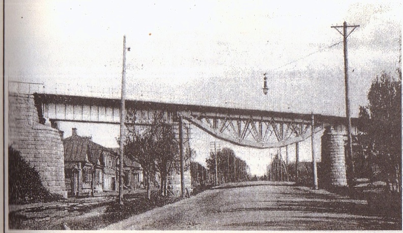 Дмитрий Денисов подарит двум калужанам юбилейный фотоальбом