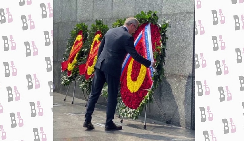 Владислав Шапша возложил венок к мавзолею Хо Ши Мина