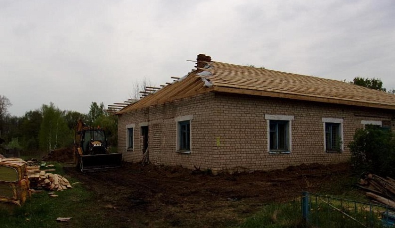 В деревне Дуброво обновляют центр культурной жизни селян