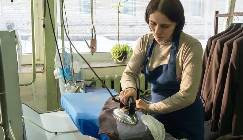 Владислав Шапша посетил швейную фабрику «Дибони»