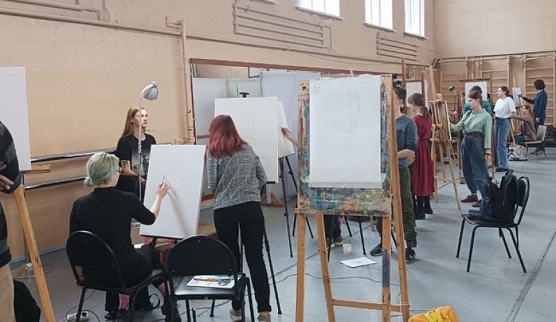 Юные калужане соревнуются в конкурсе академического рисунка «Грани мастерства»