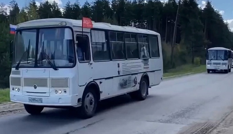 В городах Калужской области на маршруты вышел праздничный общественный транспорт