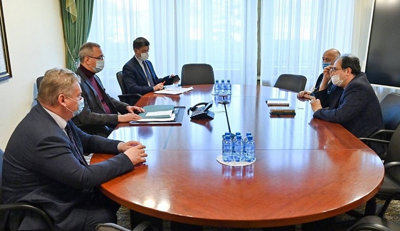 Владислав Шапша встретился с главредом «Литературной газеты» Максимом Замшевым