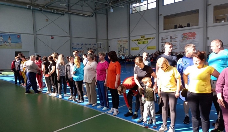 Козельские педагоги провели теннисный турнир