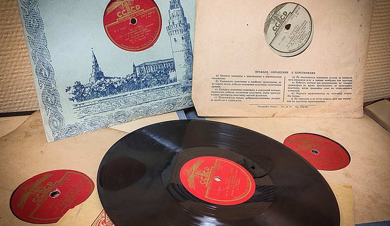 Патефонные пластинки  из коллекции семьи  Кормильцевых.