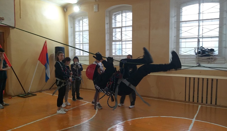 В Калуге православные гимназисты метали ножи и стреляли