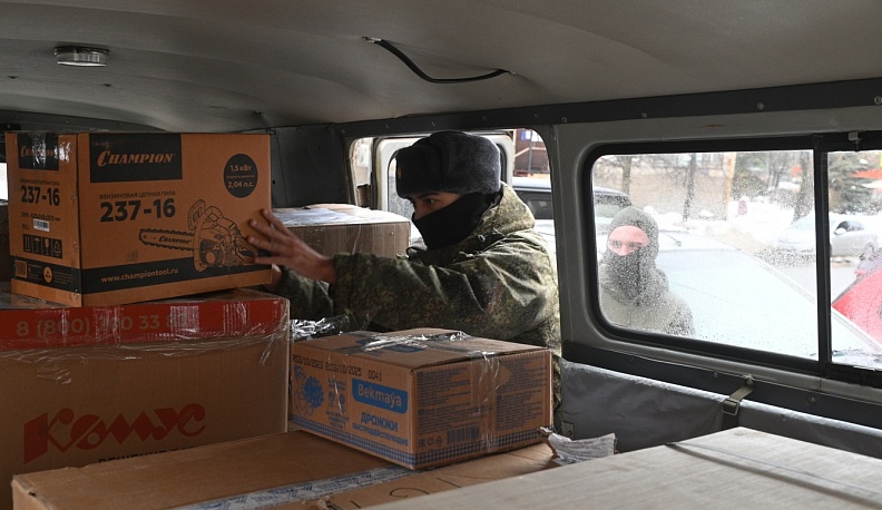Предприниматель отправил в зону СВО полтонны гуманитарного груза и «буханка» в придачу