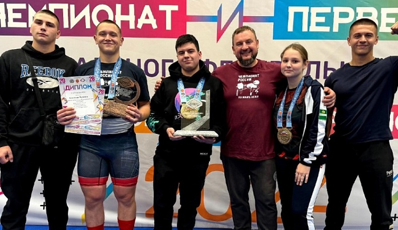 38 наград завоевали калужские пауэрлифтеры на соревнованиях ЦФО