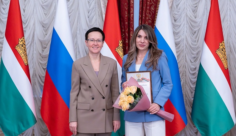 В Калуге наградили лучших муниципальных и государственных служащих