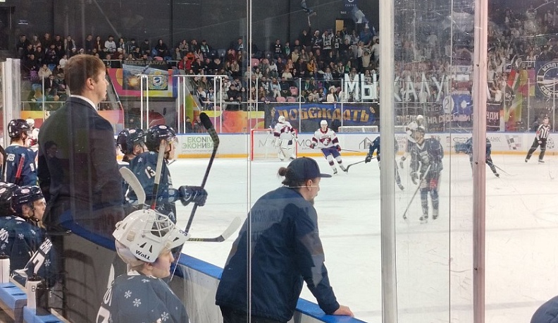 Калужские хоккеисты продолжают одерживать победы на домашней арене