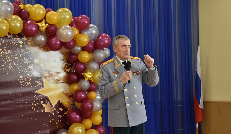 Последний звонок прозвенел для старшеклассников кировской школы №2