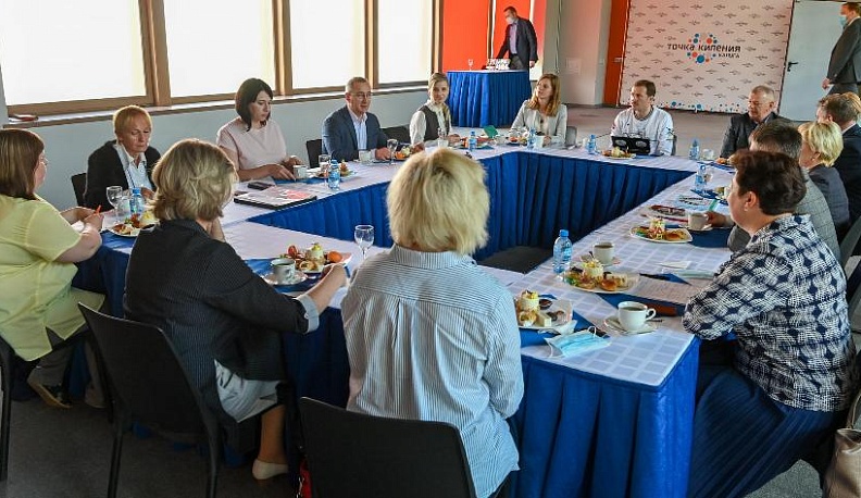 Владислав Шапша встретился с лидерами социально ориентированных НКО региона