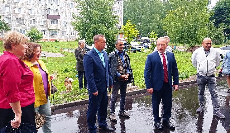 В Людинове прошла приёмка благоустроенных дворовых территорий