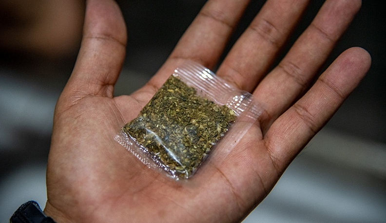 В Обнинске задержали молодого «закладчика» и его клиента