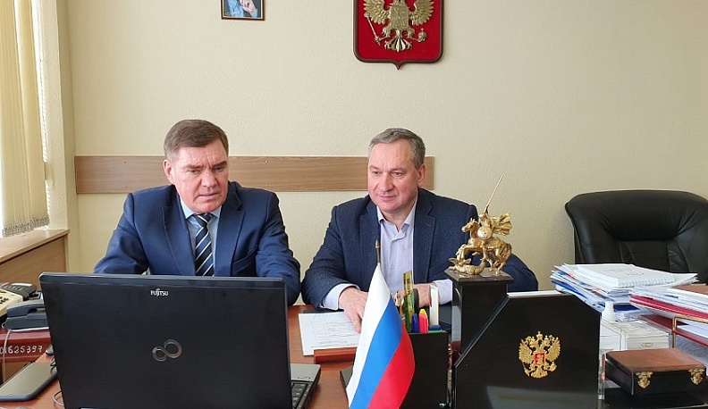 Сенатор Александр Савин в канун Дня местного самоуправления поздравил работников муниципальных органов власти Калужской области 