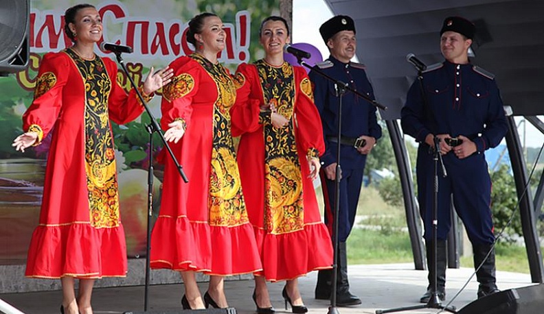 В деревне Войлово Людиновского района широко отпраздновали Медовый Спас 