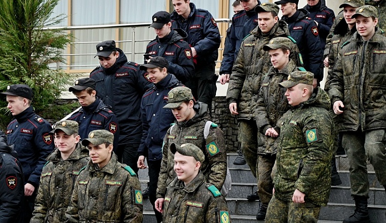 Молодые калужане увидели, какова на деле армейская жизнь