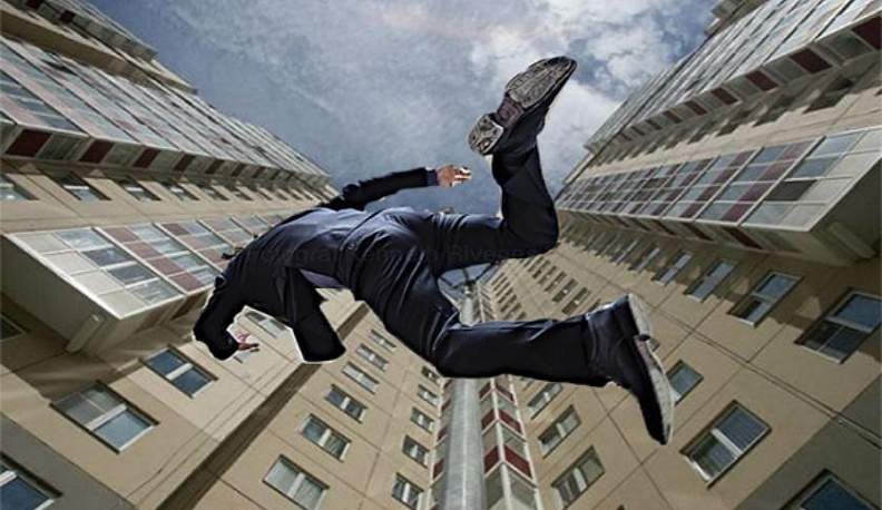 В наукограде 18-летний парень выпал из окна многоэтажки