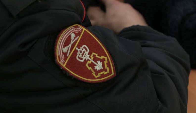 Задержанный за кражу алкоголя мужчина находился в федеральном розыске