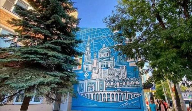 В Калуге завершили работу над юбилейным муралом на Ленина