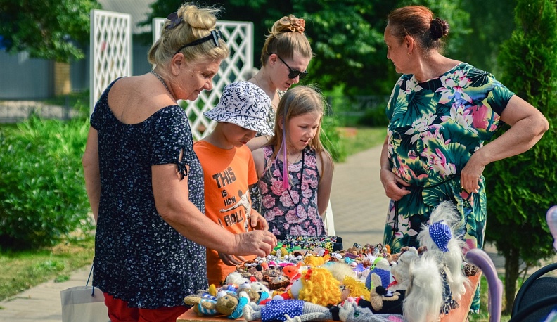 В Людинове прошла выставка декоративно-прикладного творчества под открытым небом