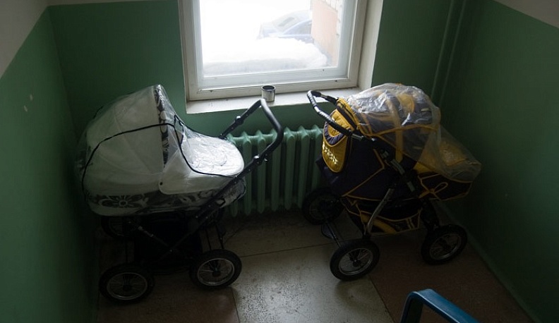 Калужанам запрещают хранить коляски в подъезде